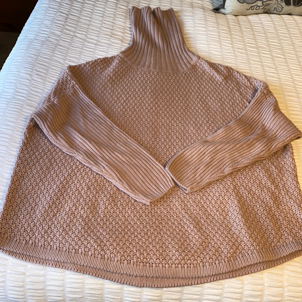 Doe & Rae oversized pink turtleneck sweater size Medium